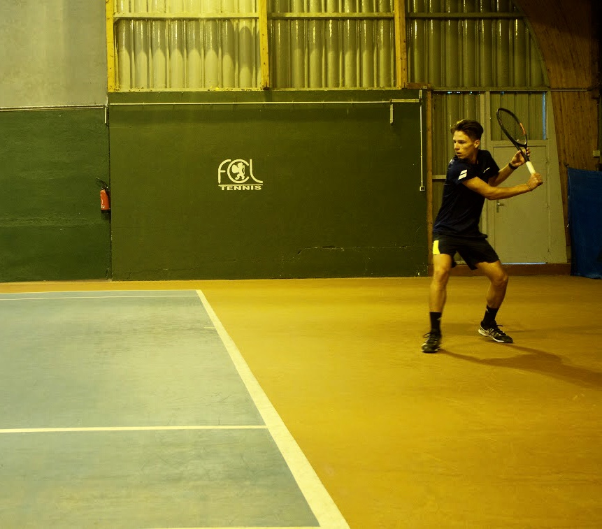 Allyane Sport : test des latéralités auprès des jeunes joueurs du FCL Tennis Club de Caluire.