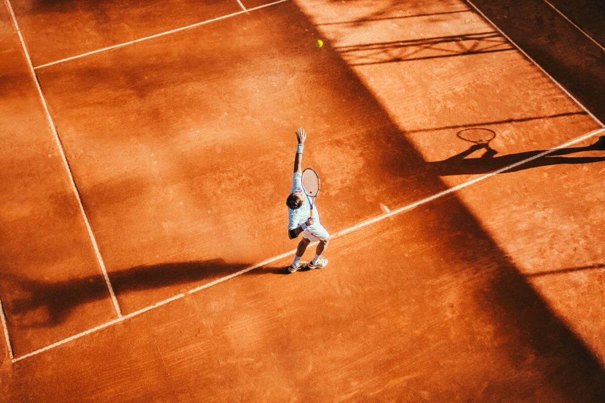 Optimisation du geste sportif & neurosciences : illustration par le tennis